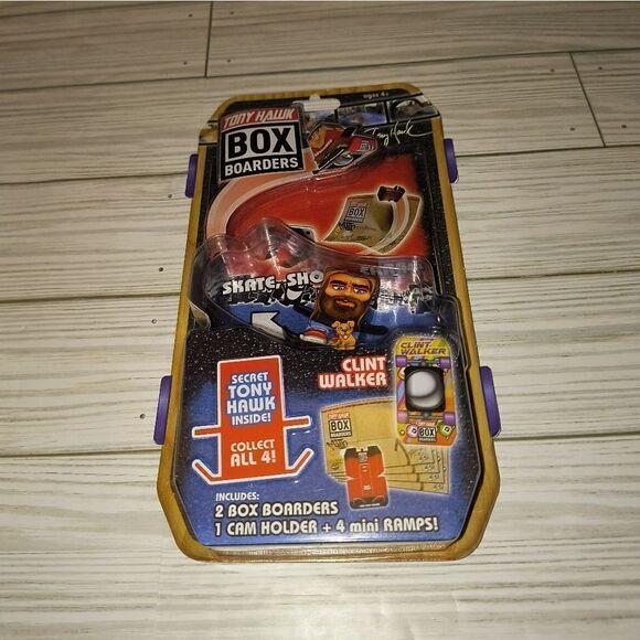 Tony Hawk Box Boarders Clint Walker Fingerboard Skateboard 2018 w Ramps New - Picture 4 of 6